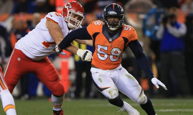 Outside linebacker Von Miller #58 of the Denver Broncos gets around the block of offensive tackle E...