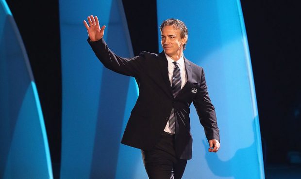 LOS ANGELES, CA - JANUARY 27: Former NHL player Joe Sakic is introduced during the NHL 100 presente...