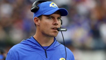 INGLEWOOD, CALIFORNIA - SEPTEMBER 26: Offensive coordinator Kevin O'Connell of the Los Angeles Rams...